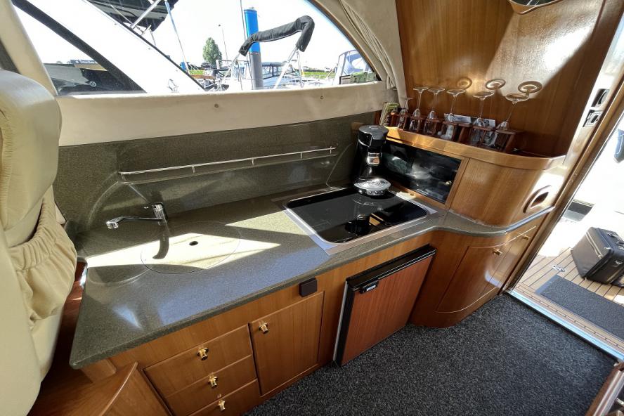 Galeon - 330 FLY