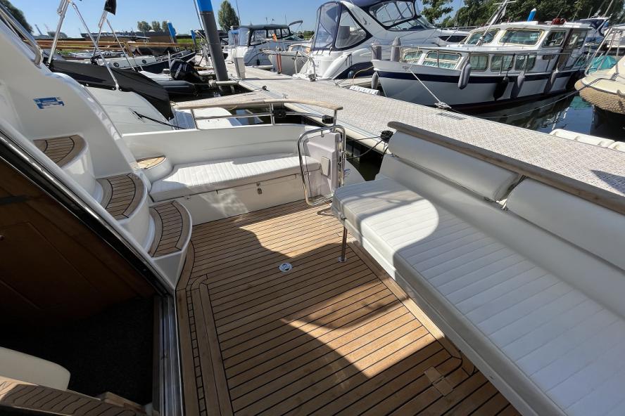 Galeon - 330 FLY