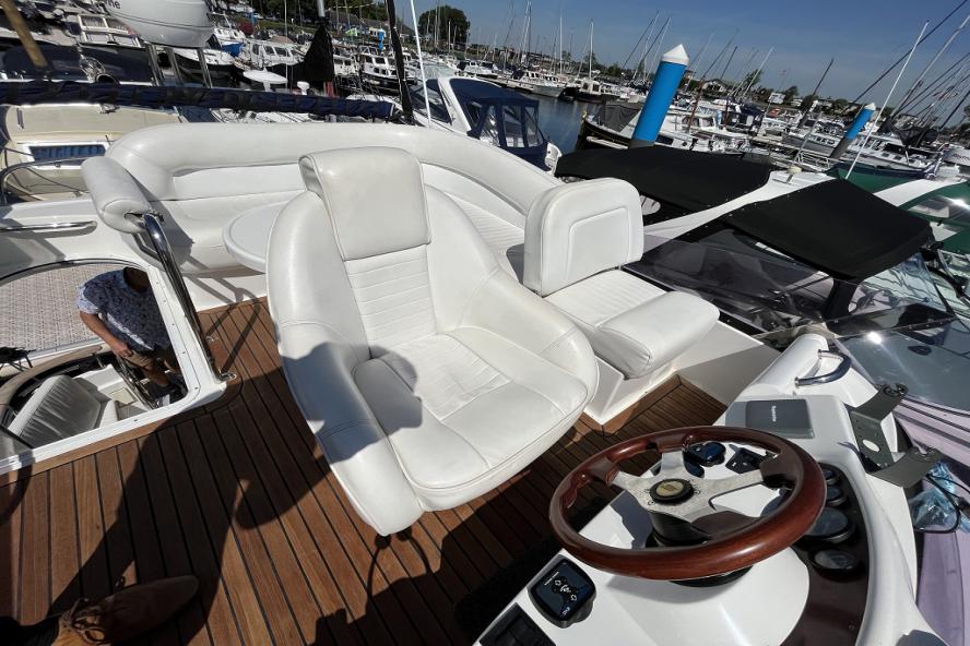 Galeon - 330 FLY